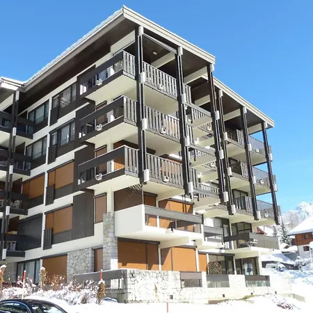 Village Center With Balcony View And Parking *