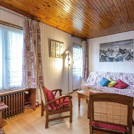 Village Center With Balcony View And Parking *